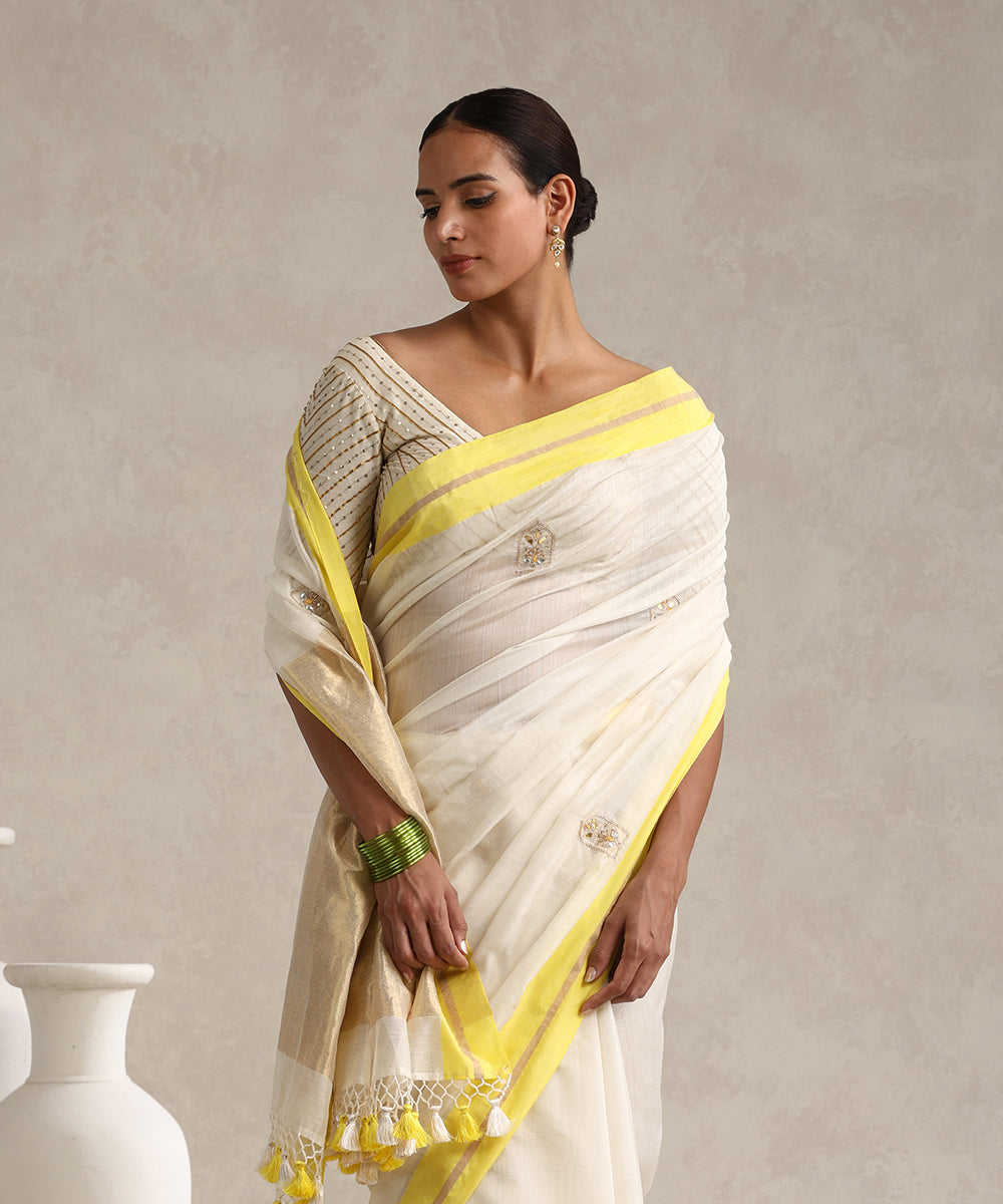 Handloom_White_Pure_Chanderi_Saree_With_Yellow_Border_And_Gota_Hand_Embroidery_WeaverStory_02