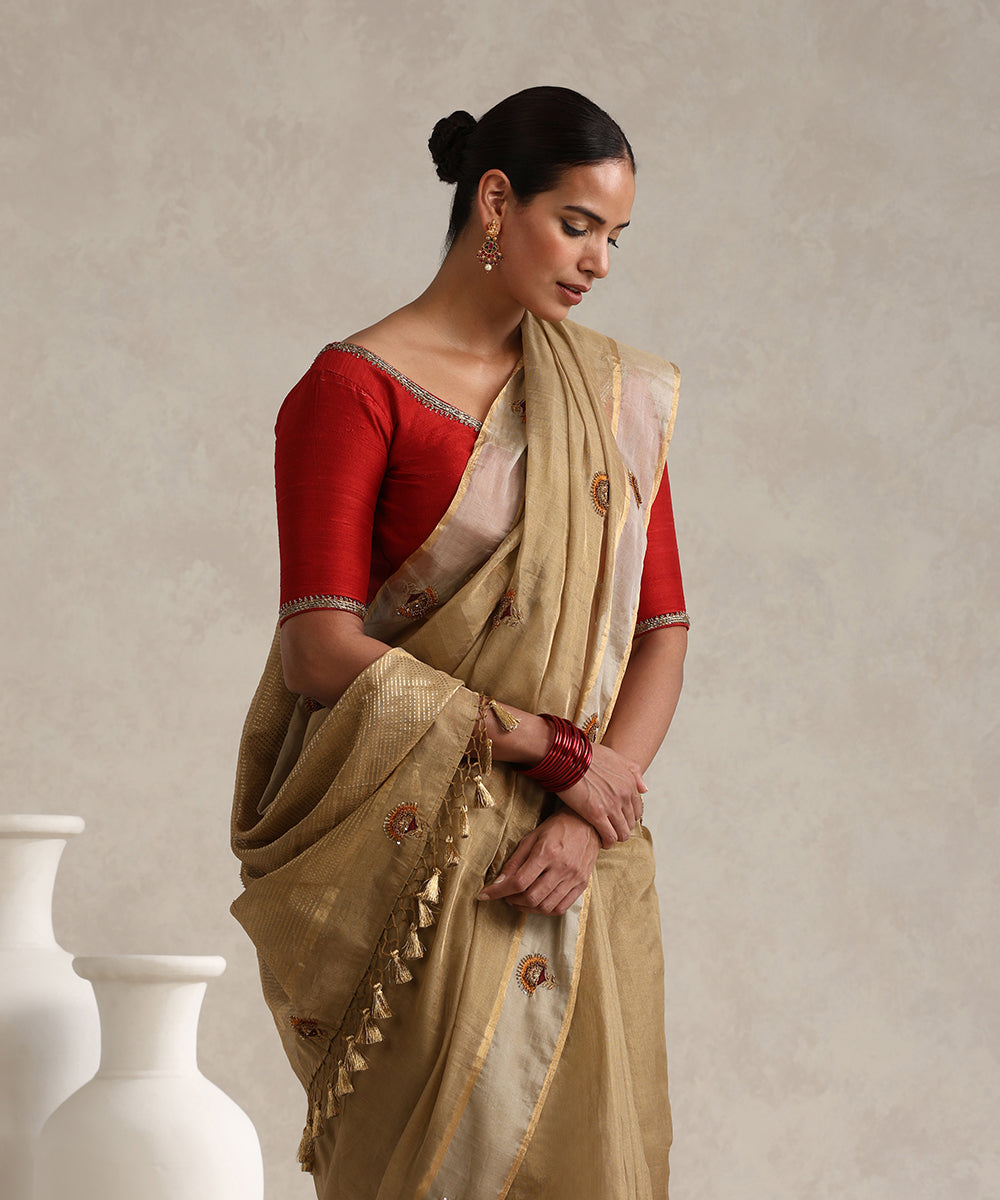 Grey_Gold_Pure_Tissue_Chanderi_Saree_With_Hand_Embroidery_And_Wine_Meena_WeaverStory_02