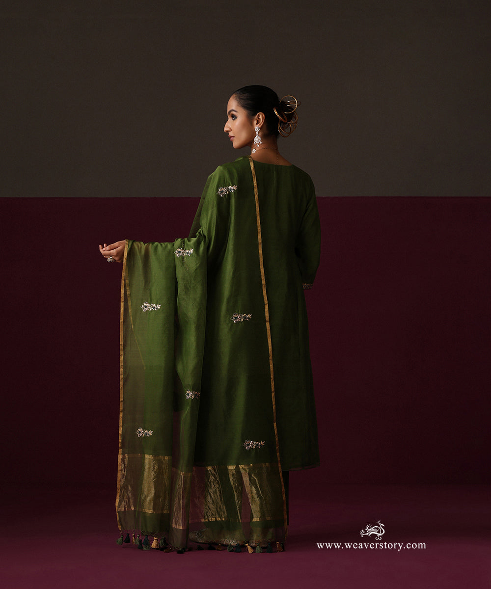 Back view of the Heena green dupatta with scattered floral motifs and a gold tissue border
