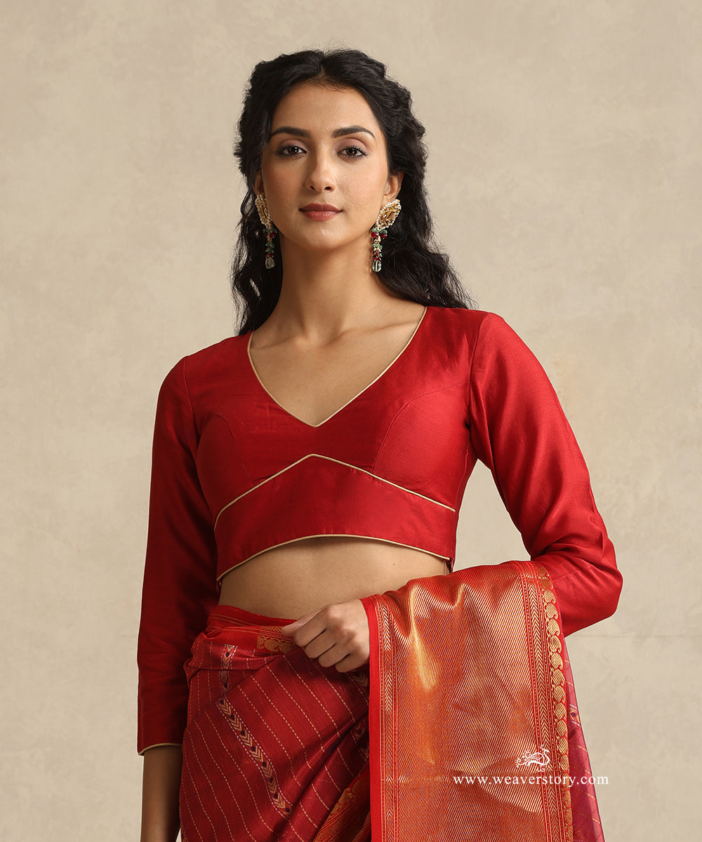 Red_Handloom_Pure_Chanderi_Silk_V_Neck_Blouse_With_Golden_Piping_WeaverStory_01