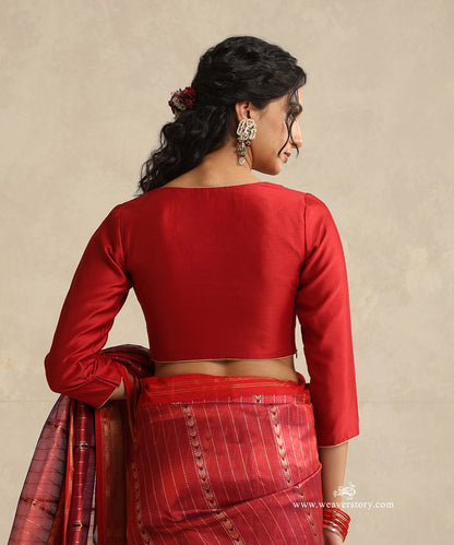 Red_Handloom_Pure_Chanderi_Silk_V_Neck_Blouse_With_Golden_Piping_WeaverStory_03