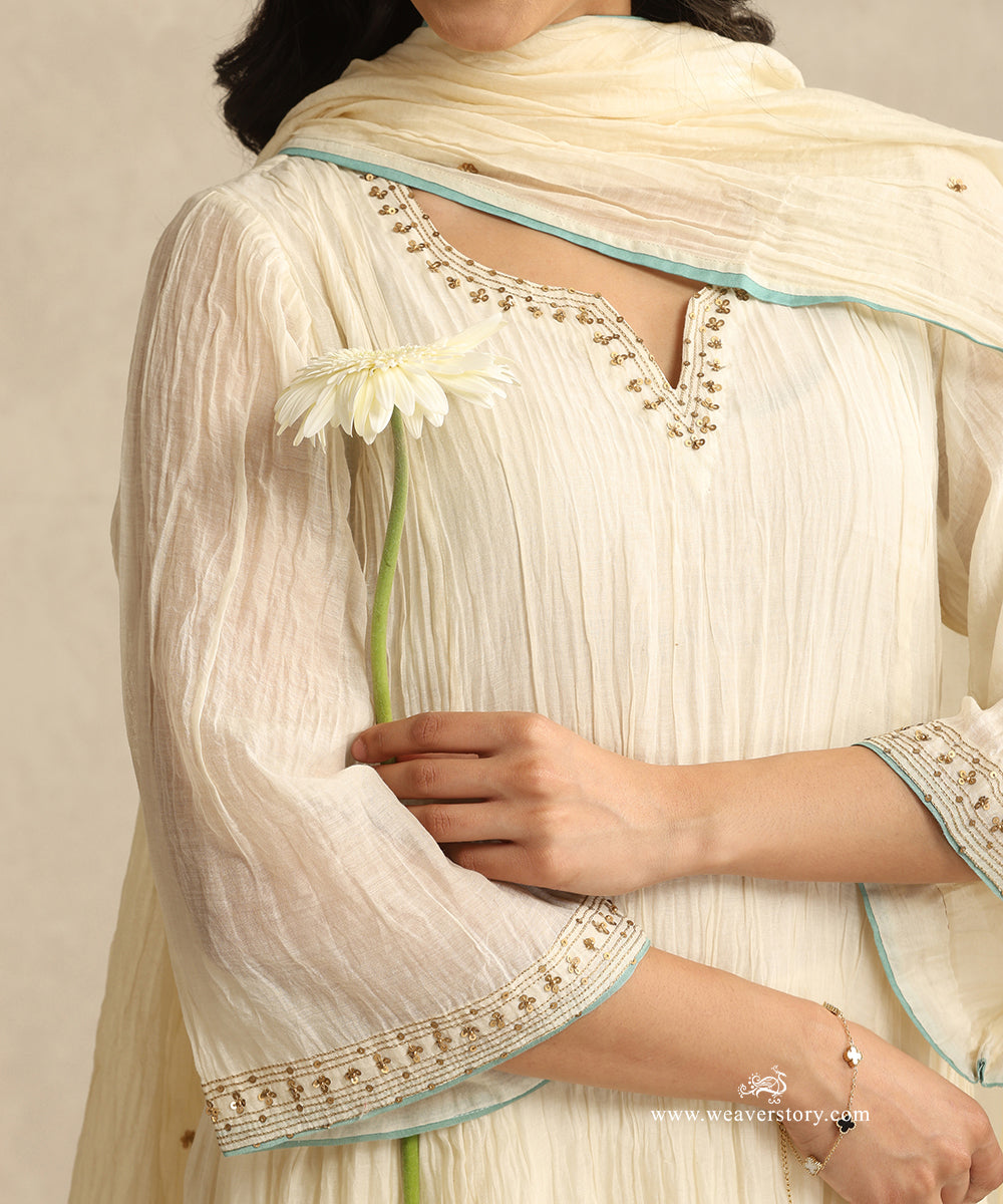 Ivory_Handloom_Mul_Chanderi_Suit_Set_With_Hand_Embroidery_And_Blue_Piping_WeaverStory_06