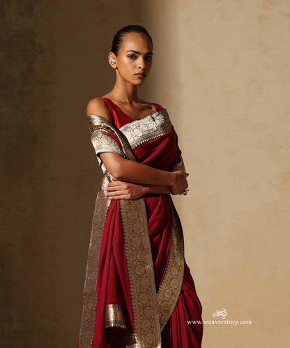 Maroon_Chiffon_Saree_With_Navy_Blue_Banarasi_Border_WeaverStory_02