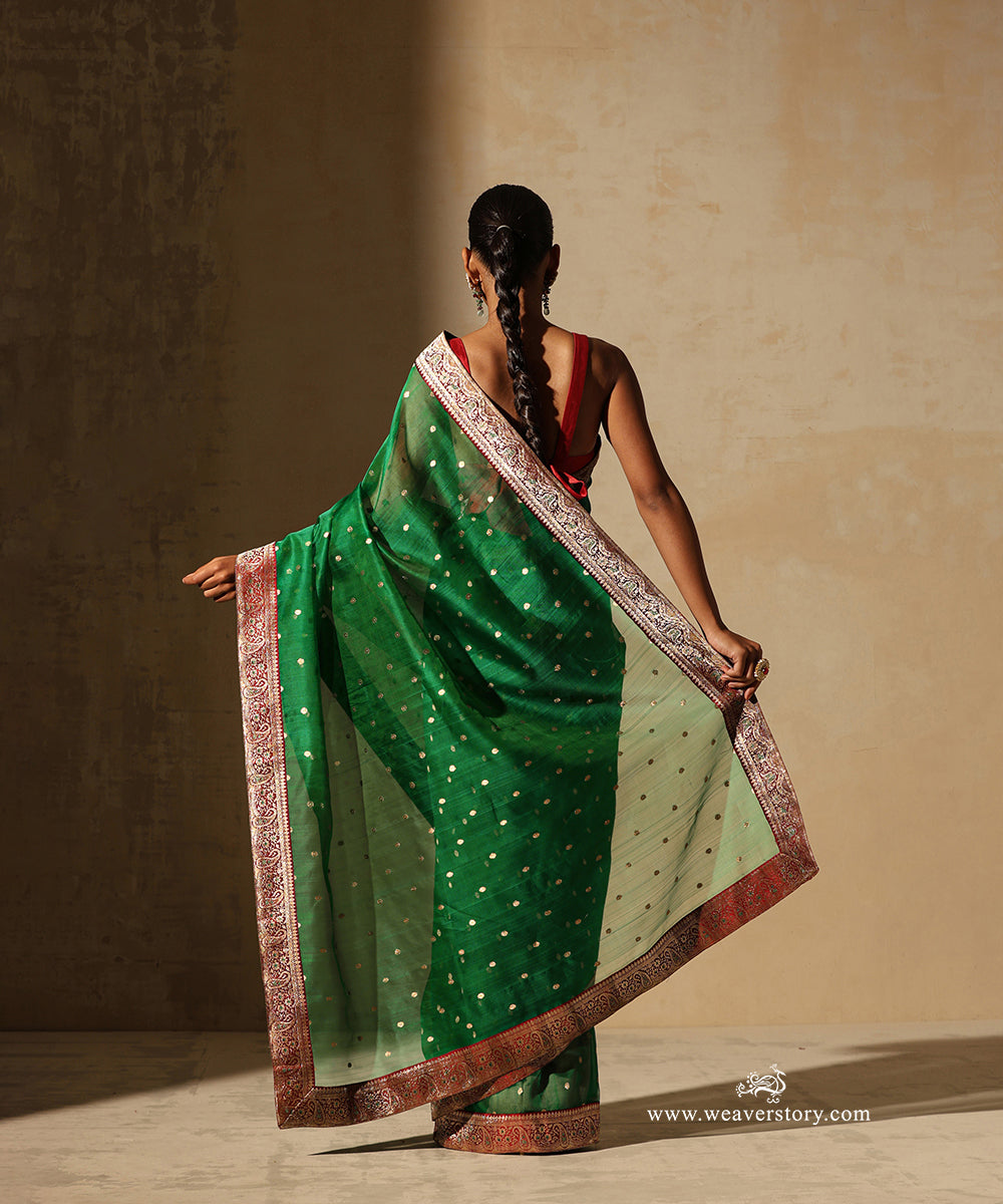Green_Handloom_Organza_Booti_Saree_With_Maroon_Antique_Ambi_Border_WeaverStory_03