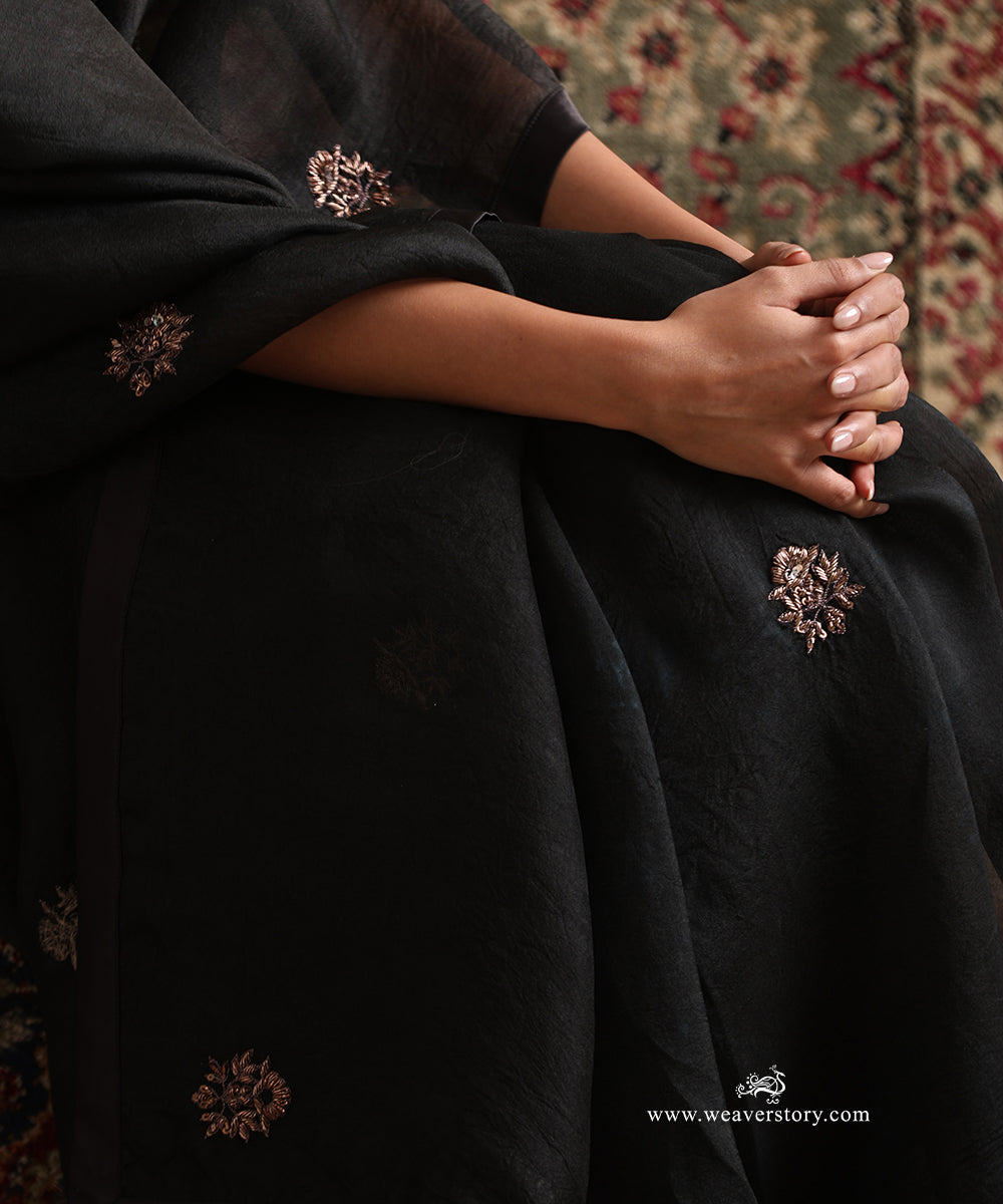 Black_Pure_Organza_Silk_Saree_With_Zardozi_Booti_WeaverStory_05