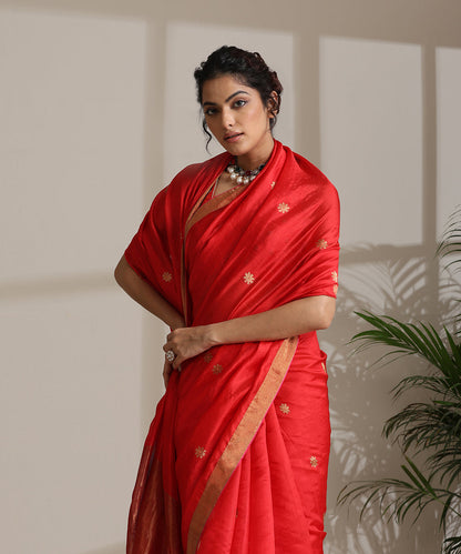 Red_Handloom_Pure_Chanderi_Silk_Saree_With_Pure_Silk_Finishing_WeaverStory01