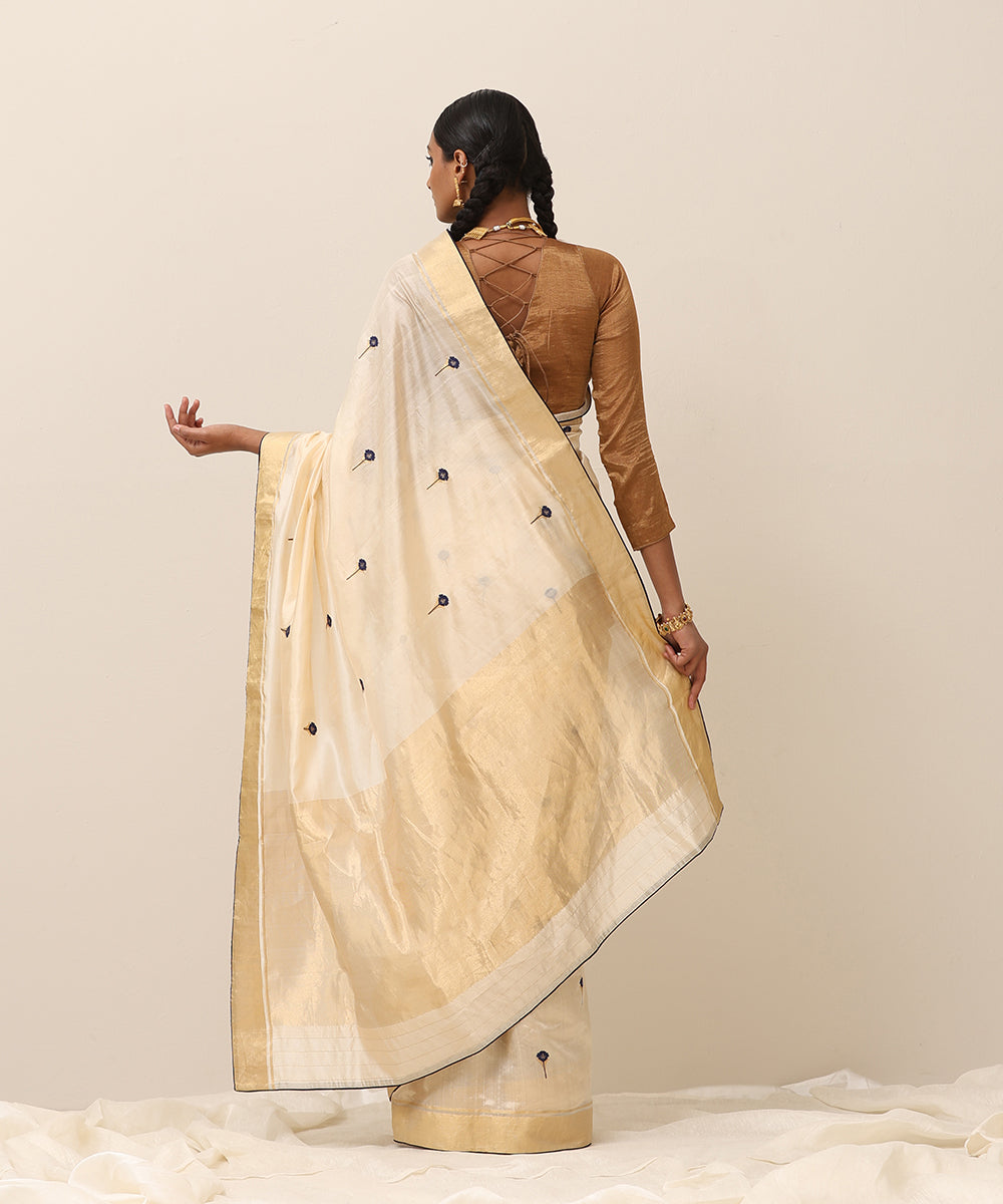 Beige_Handloom_Pure_Silk_Chanderi_Saree_With_Stripped_Tissue_Facing_And_Blue_Pining_WeaverStory_03