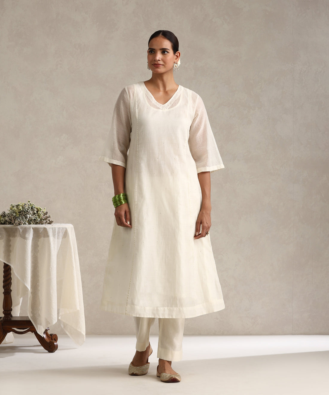 Off_White_Chanderi_Mulmul_Kurta_Set_With_Muqaish_Work_And_Cotton_Slip_Lining_WeaverStory_01