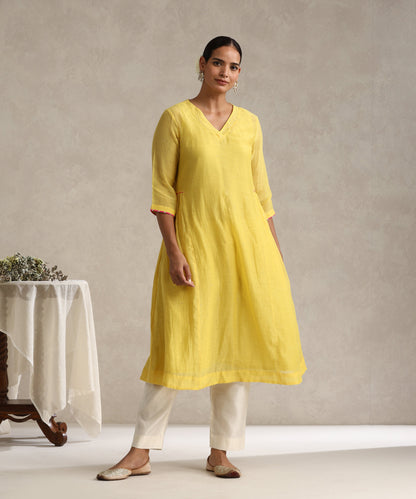 Mango_Yellow_Chanderi_Mulmul_Kurta_Set_With_Muqaish_Work_And_Cotton_Slip_Lining_WeaverStory_03