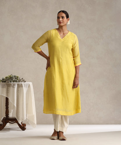 Mango_Yellow_Chanderi_Mulmul_Kurta_Set_With_Muqaish_Work_And_Cotton_Slip_Lining_WeaverStory_04