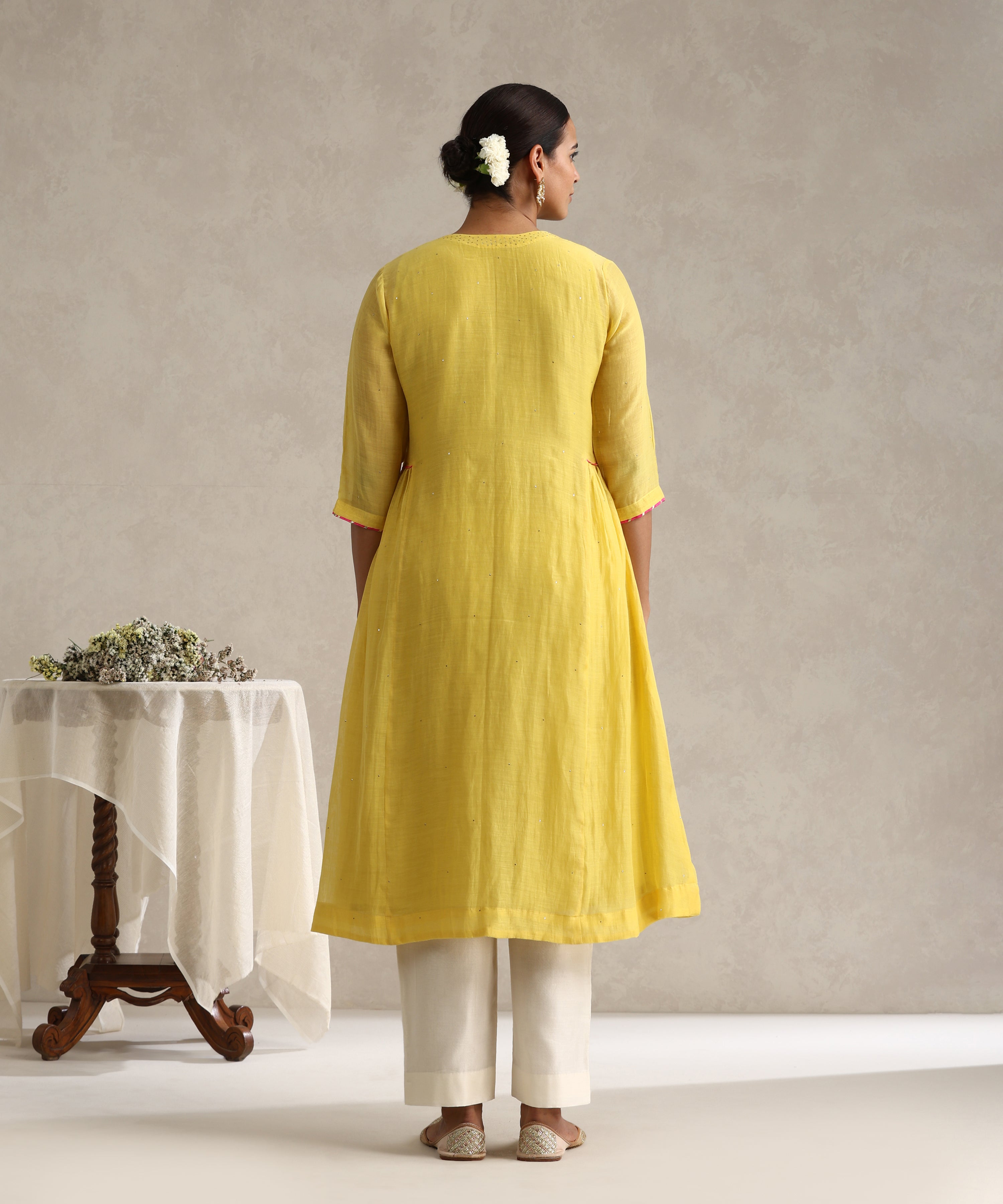 Mango_Yellow_Chanderi_Mulmul_Kurta_Set_With_Muqaish_Work_And_Cotton_Slip_Lining_WeaverStory_05