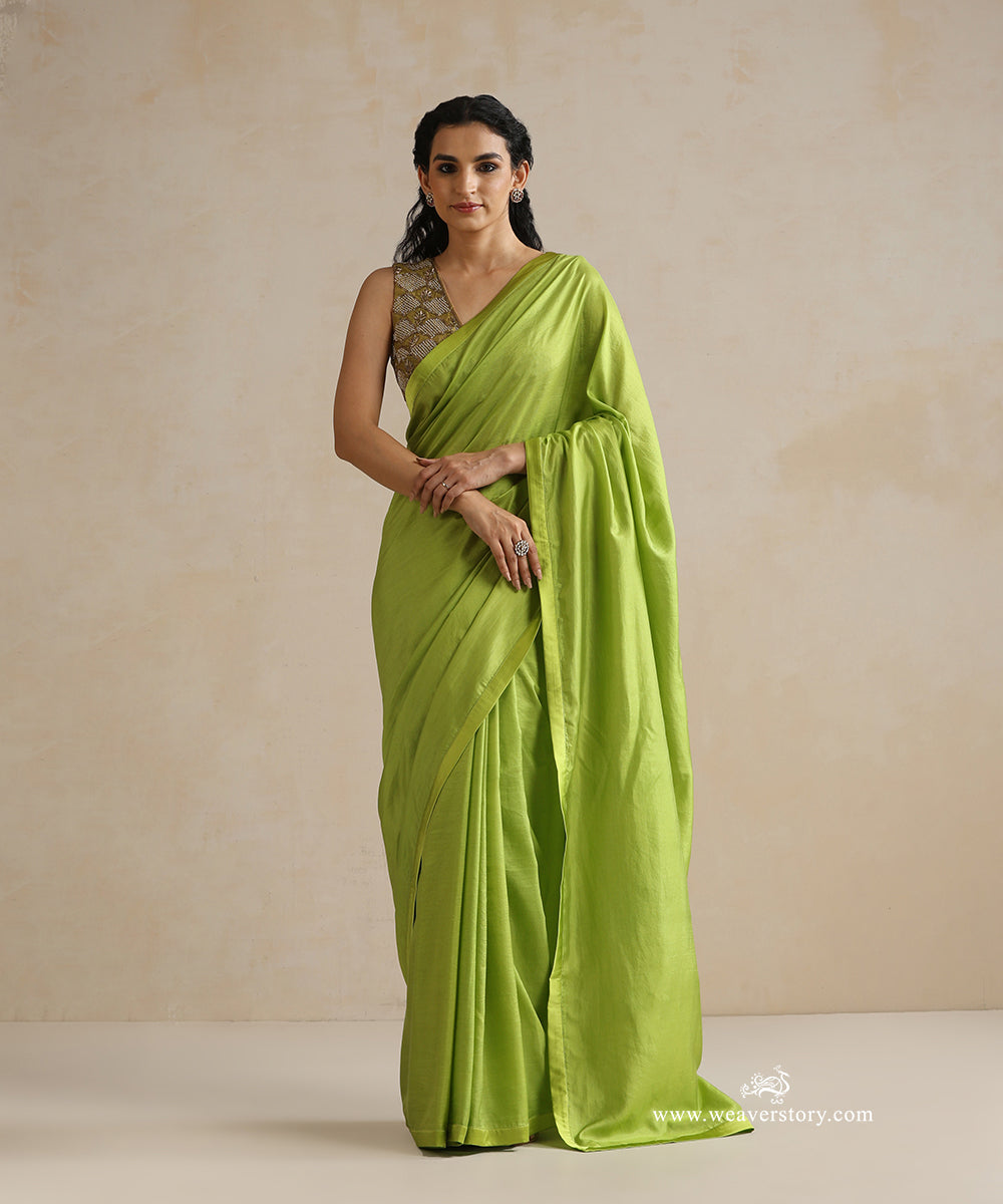 Lime_Green_Pure_Silk_Saree_With_Satin_Finishing_WeaverStory_01