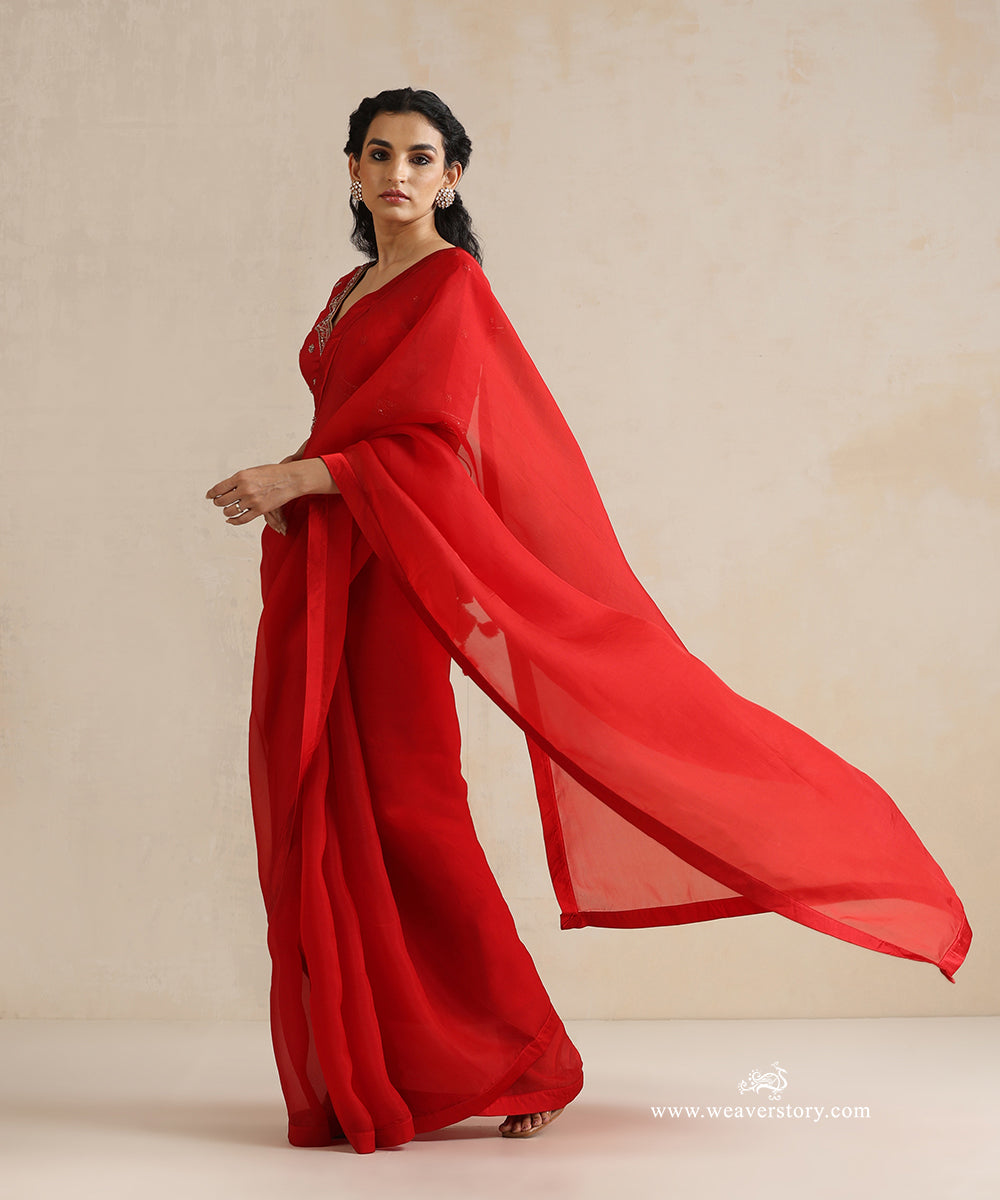Red_Pure_Organza_Saree_With_Satin_Finishing_WeaverStory_01