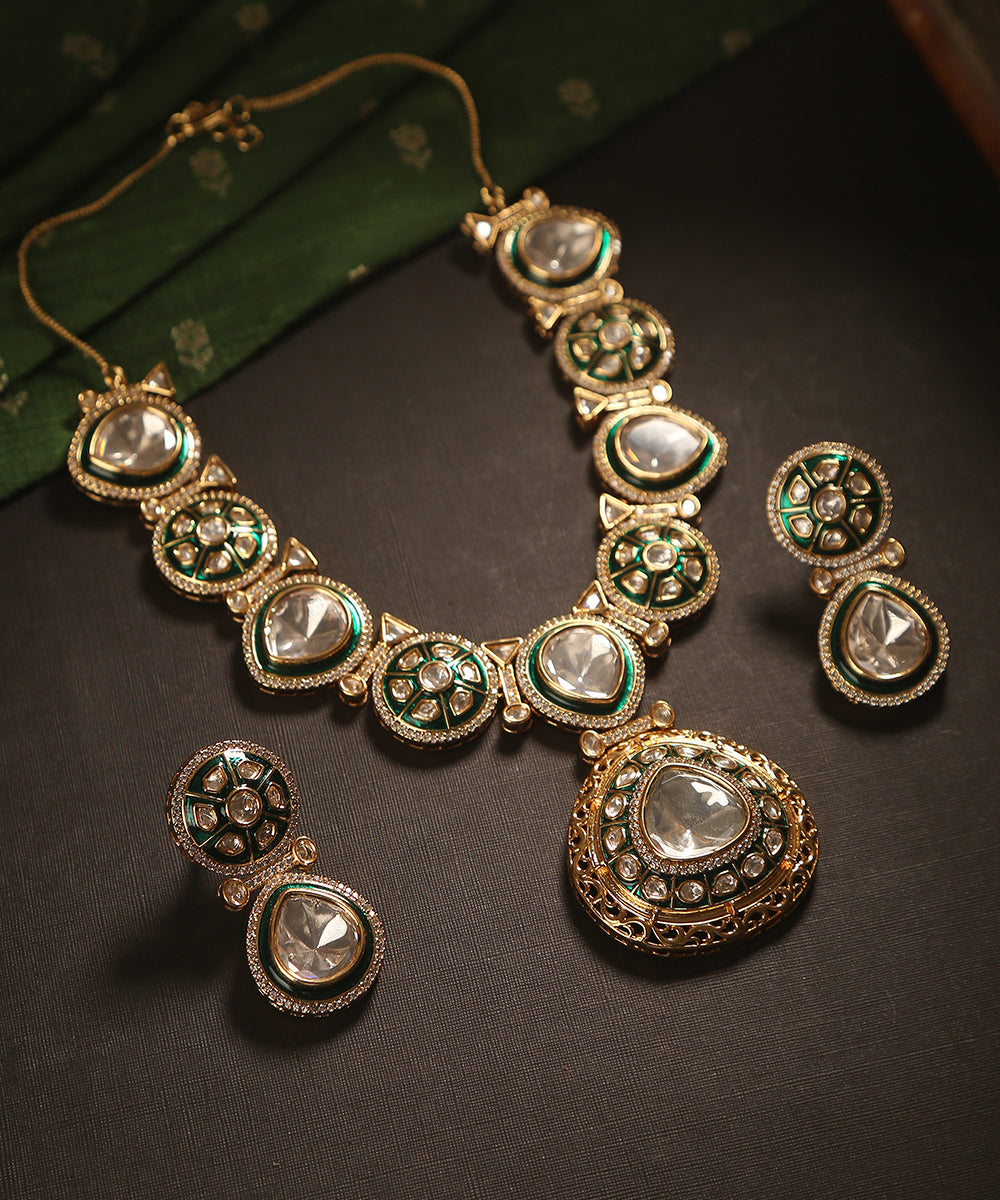 Loulia_Handcrafted_Necklace_Set_With_Semi_Precious_Stones_WeaverStory_01