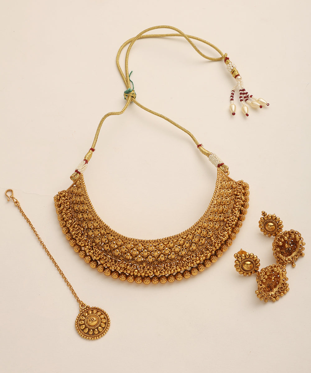 Zishan_Handcrafted_Necklace_Set_With_Jhumkas_And_Maang_Tikka_WeaverStory_02