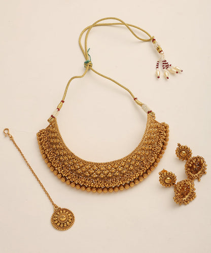 Zishan_Handcrafted_Necklace_Set_With_Jhumkas_And_Maang_Tikka_WeaverStory_02