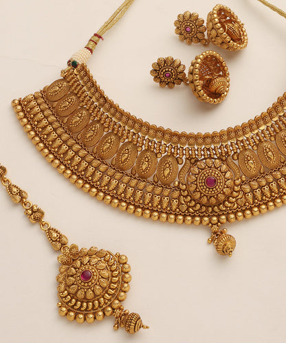 Aamaal_Handcrafted_Necklace_Set_With_Jhumkas_And_Maang_Tikka_WeaverStory_03