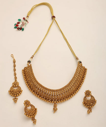 Zoha_Handcrafted_Necklace_Set_With_Chandbalis_And_Maang_Tikka_WeaverStory_02