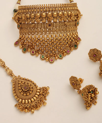 Aanisah_Handcrafted_Rajputi_Necklace_Set_With_Jhumkas_And_Maang_Tikka_WeaverStory_03