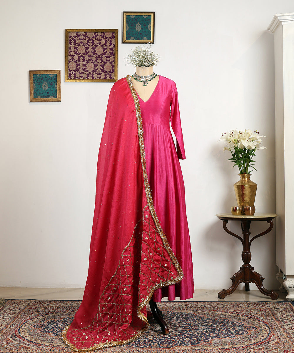 Magenta_Organza_Dupatta_With_Hand_Embroury_WeaverStory_01