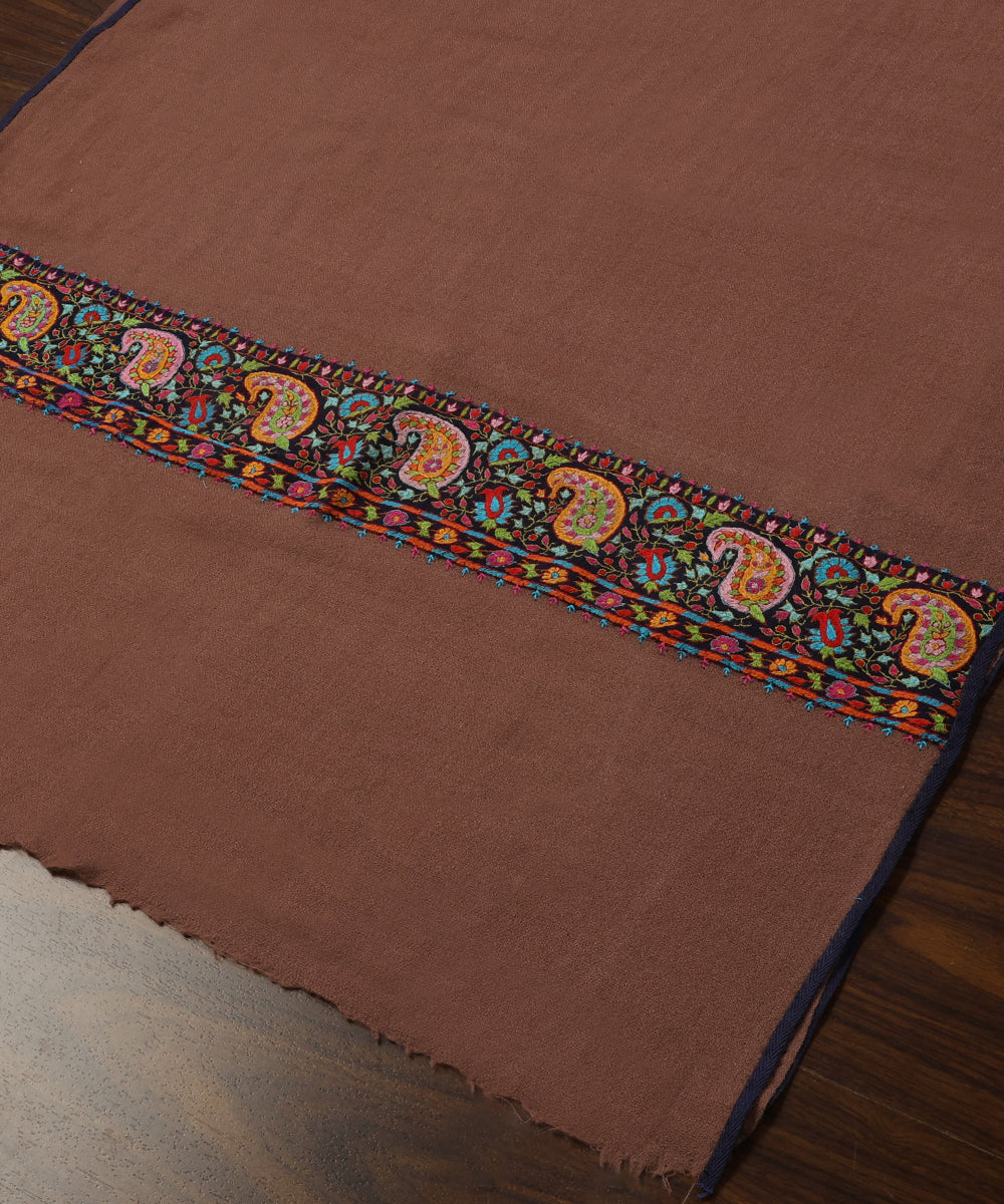 Brown_Handwoven_Pure_Pashmina_Stole_With_Hand_Appliqued_Kashidakari_Border_Blue_Piping_WeaverStory_03