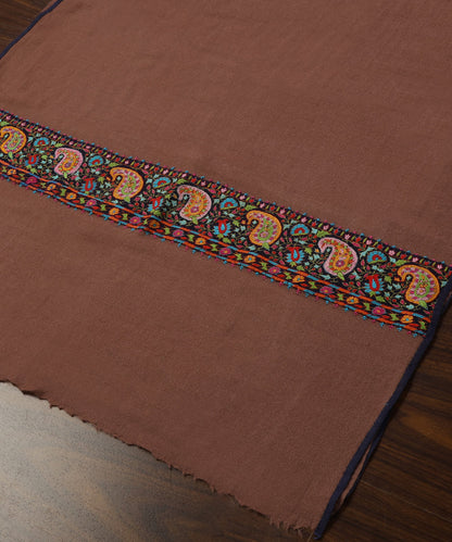 Brown_Handwoven_Pure_Pashmina_Stole_With_Hand_Appliqued_Kashidakari_Border_Blue_Piping_WeaverStory_03