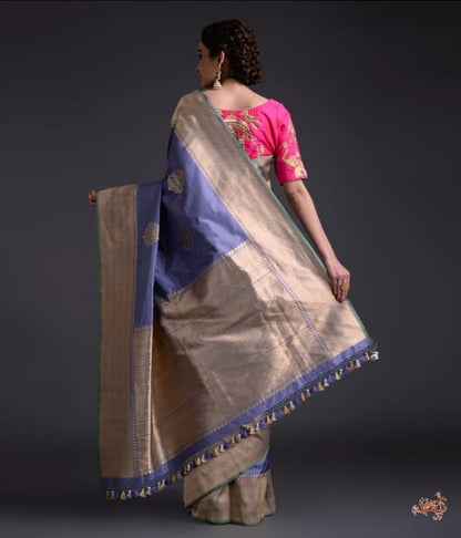 Grey_lavender_dual_tone_kadhwa_boota_saree_with_broad_border_WeaverStory_03