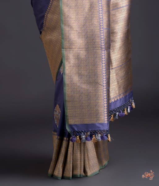 Grey_lavender_dual_tone_kadhwa_boota_saree_with_broad_border_WeaverStory_04