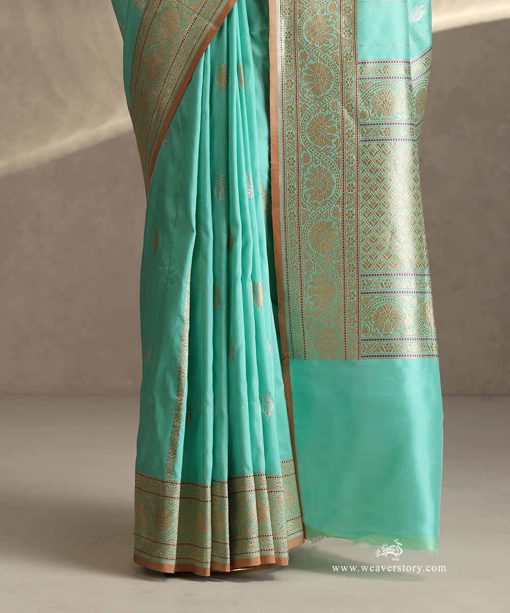 Pastel_Green_Handloom_Pure_Katan_Silk_Banarasi_Saree_With_Vertical_Stripes_WeaverStory_04