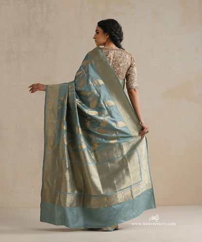 Powder_Blue_Handloom_Pure_Katan_Silk_Sona_Rupa_Banarasi_Saree_With_Jaal_And_Leaves_Motifs_WeaverStory_03