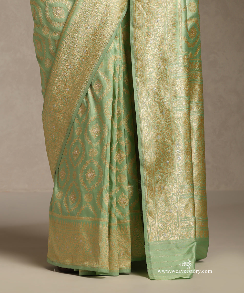 Pista_Green_Handloom_Katan_Silk_Kadhwa_Jangla_Banarasi_Saree_With_Sona_Rupa_Zari_WeaverStory_04