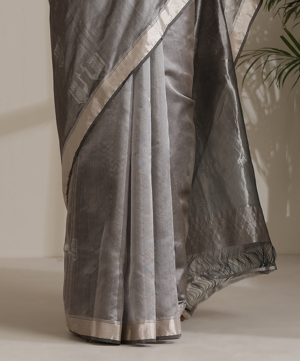 Handloom_Grey_Pure_Chanderi_Silk_Saree_With_Silver_Zari_Peacock_Motif_WeaverStory04