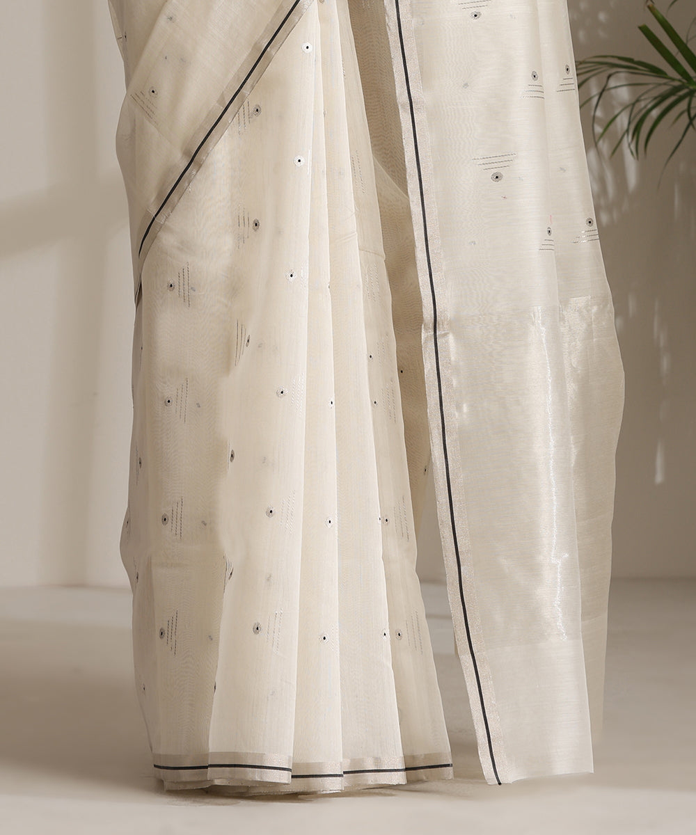 White_Handloom_Pure_Cotton_Silk_Chanderi_Saree_With_Zari_Booti_WeaverStory04