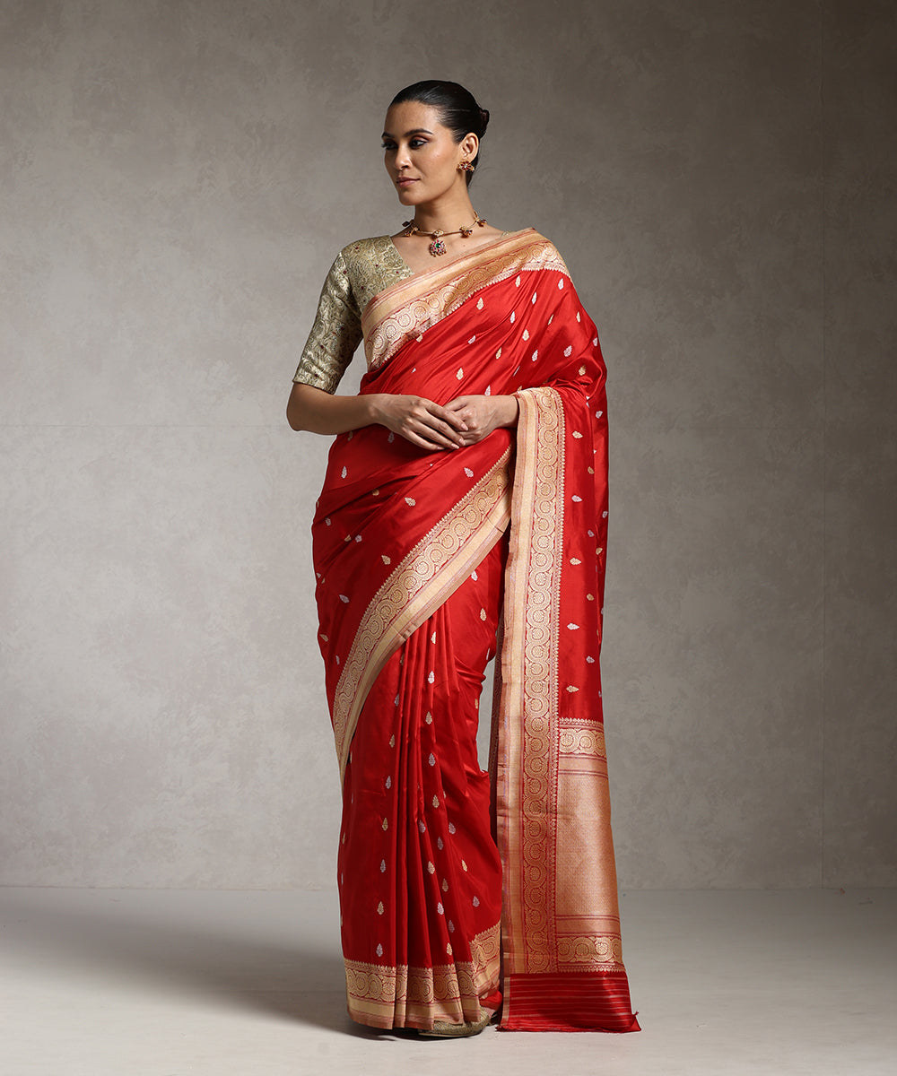 Red_Handloom_Pure_Katan_Silk_Banarasi_Saree_With_Kadhwa_Booti_WeaverStory_01