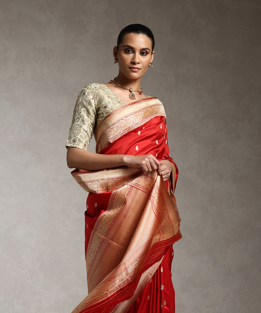 Red_Handloom_Pure_Katan_Silk_Banarasi_Saree_With_Kadhwa_Booti_WeaverStory_02