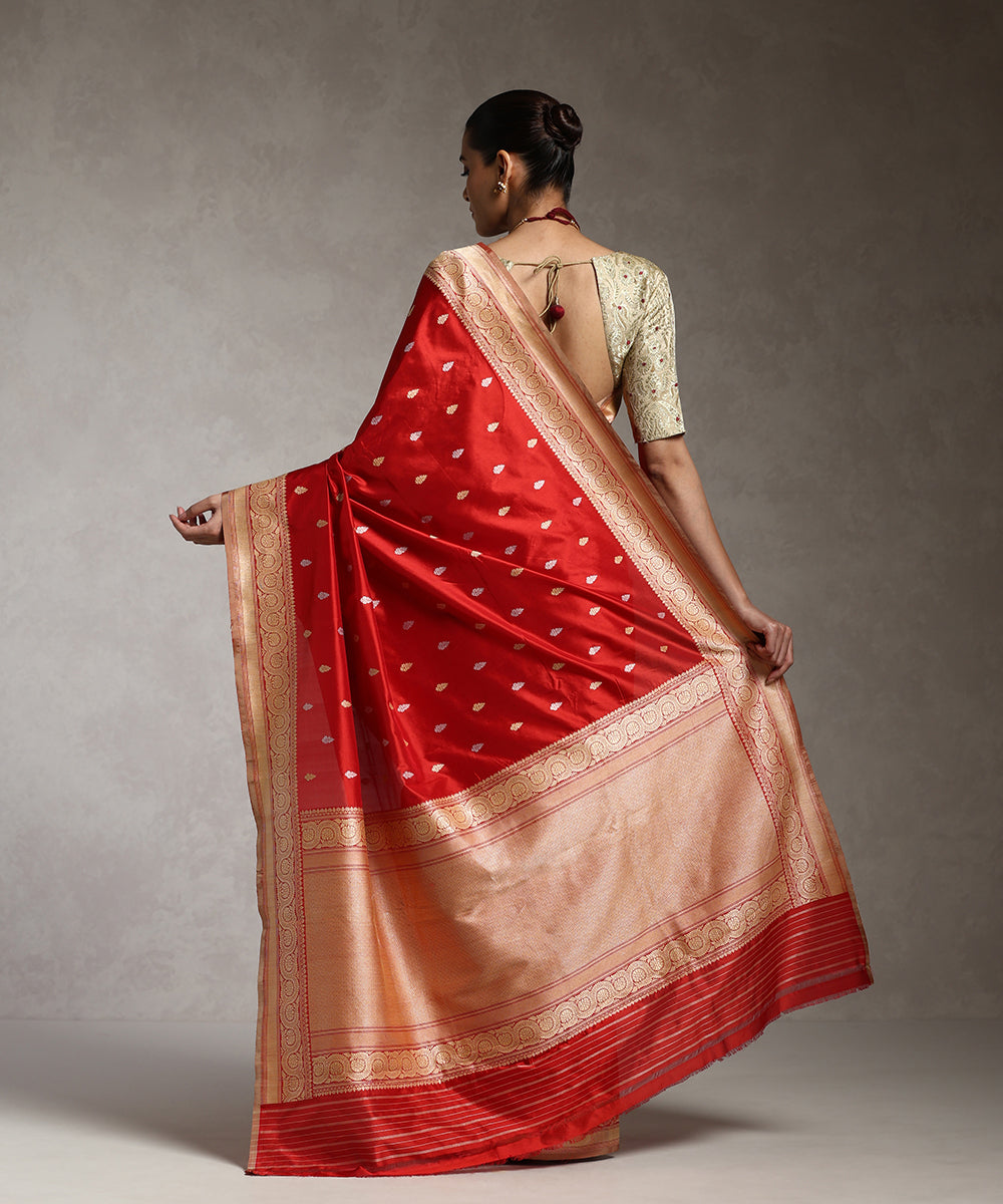 Red_Handloom_Pure_Katan_Silk_Banarasi_Saree_With_Kadhwa_Booti_WeaverStory_03