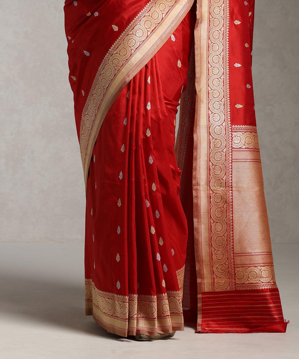 Red_Handloom_Pure_Katan_Silk_Banarasi_Saree_With_Kadhwa_Booti_WeaverStory_04