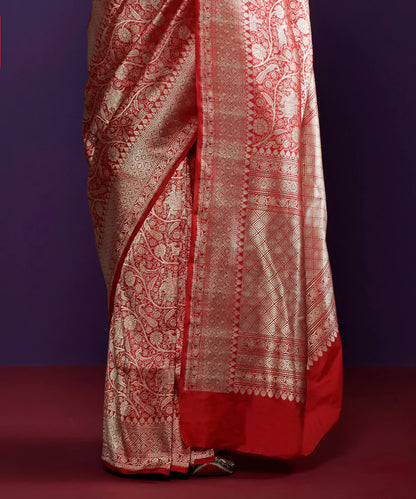 Black_Handloom_Pure_Chanderi_Silk_Saree_With_Mashroo_Border_And_Floral_Motifs_WeaverStory_04