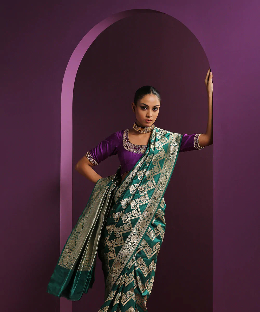 Handloom_Dark_Green_Pure_Katan_Silk_Banarasi_Saree_With_Zigzag_Work_WeaverStory_01