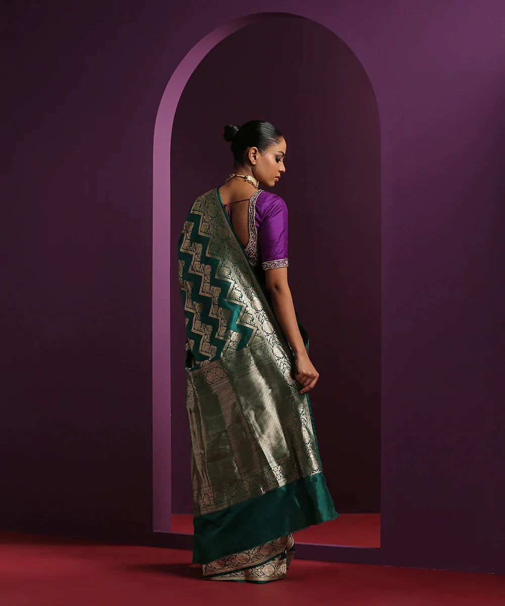 Handloom_Dark_Green_Pure_Katan_Silk_Banarasi_Saree_With_Zigzag_Work_WeaverStory_03