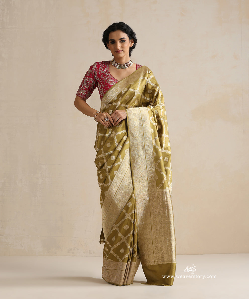 Henna_Green_Handloom_Pure_Katan_Silk_Banarasi_Saree_With_Jaal_WeaverStory_01