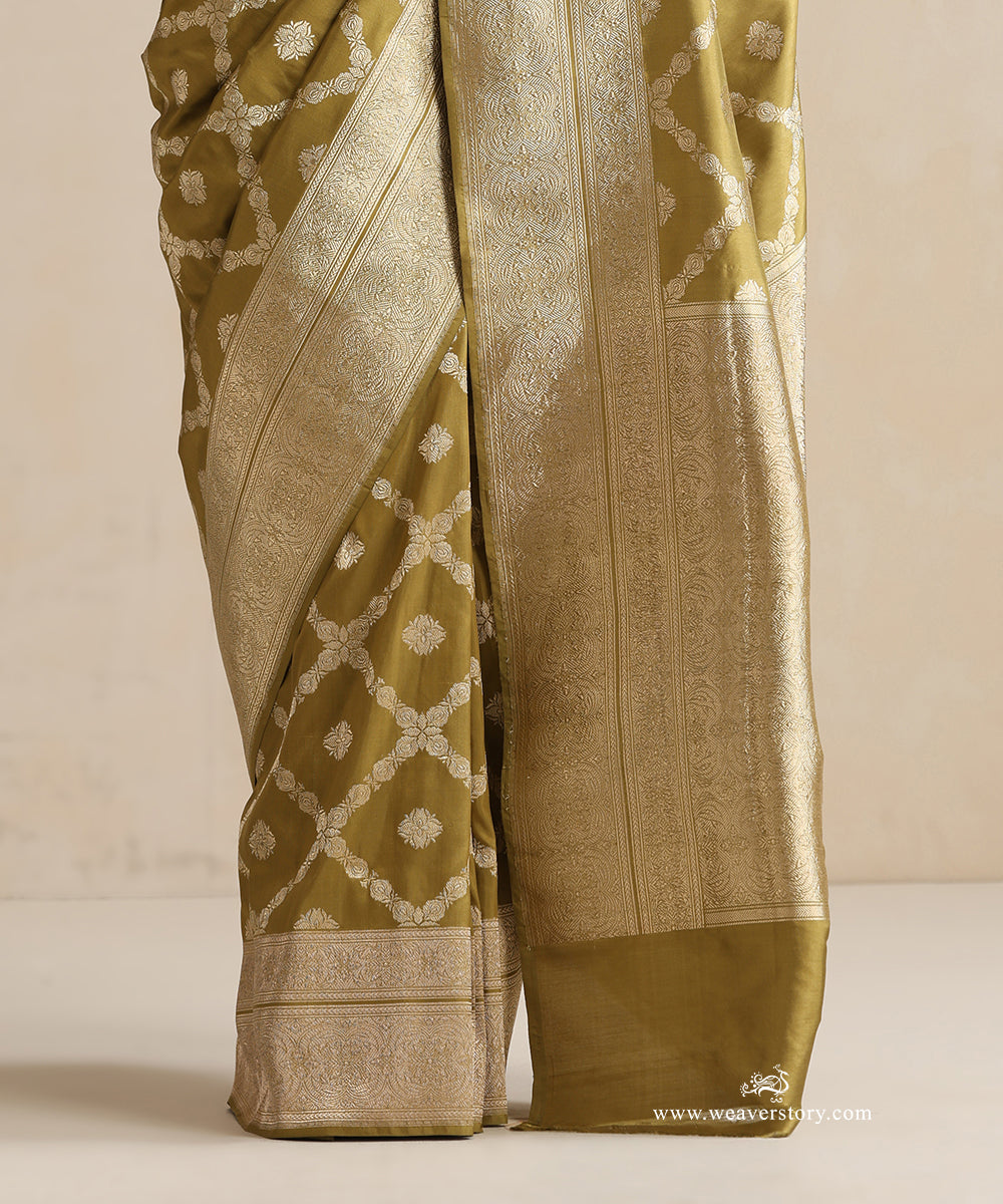 Henna_Green_Handloom_Pure_Katan_Silk_Banarasi_Saree_With_Jaal_WeaverStory_04