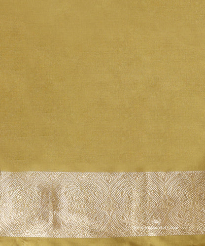 Henna_Green_Handloom_Pure_Katan_Silk_Banarasi_Saree_With_Jaal_WeaverStory_05