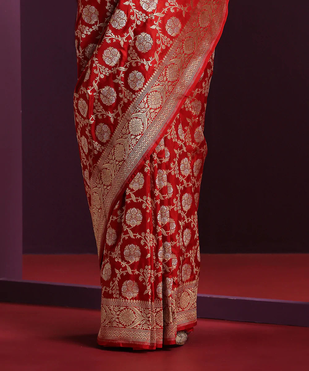 Red_Pure_Handloom_Katan_Silk_Banarasi_Saree_With_Sona_Rupa_Jaal_WeaverStory_04