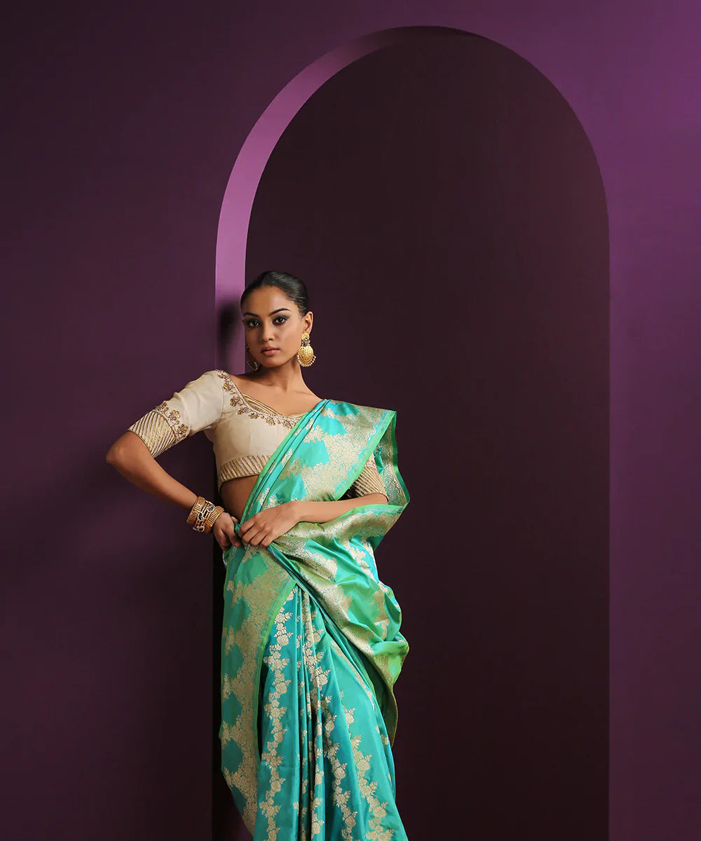 Handloom_Green_Dual_Tone_Pure_Katan_Silk_Banarasi_Saree_With_Zari_Bel_WeaverStory_01