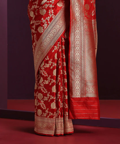 Red_Handloom_Pure_Katan_Silk_Banarasi_Saree_With_Zari_Bel_WeaverStory_04