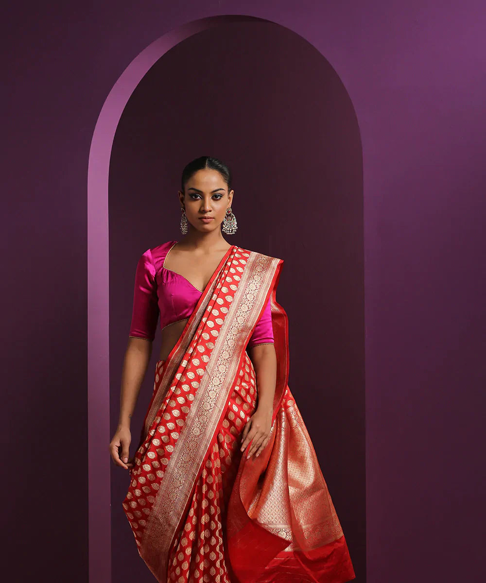 Handloom_Red_Pure_Katan_Silk_Banarasi_Saree_With_Mughal_Booti_WeaverStory_01