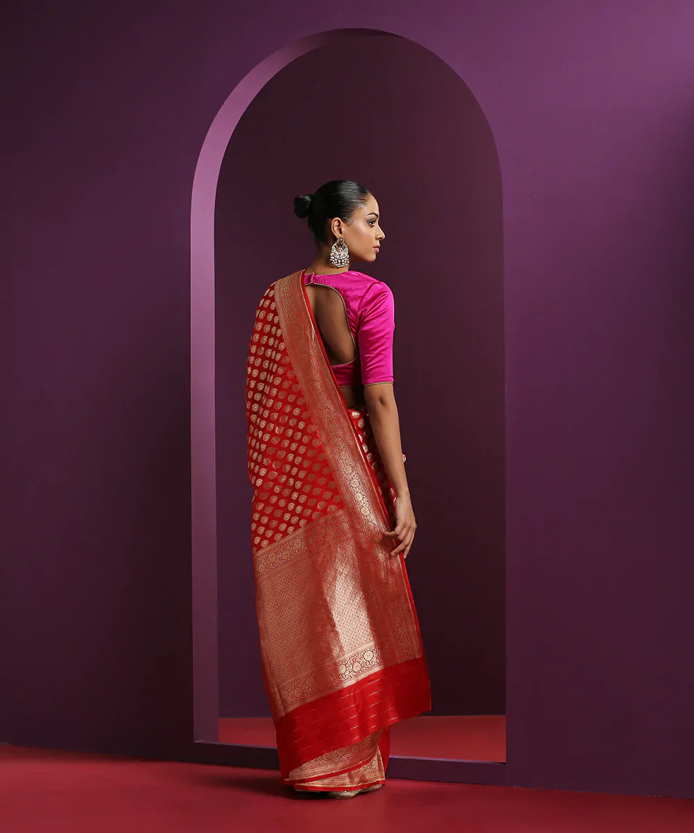 Handloom_Red_Pure_Katan_Silk_Banarasi_Saree_With_Mughal_Booti_WeaverStory_03