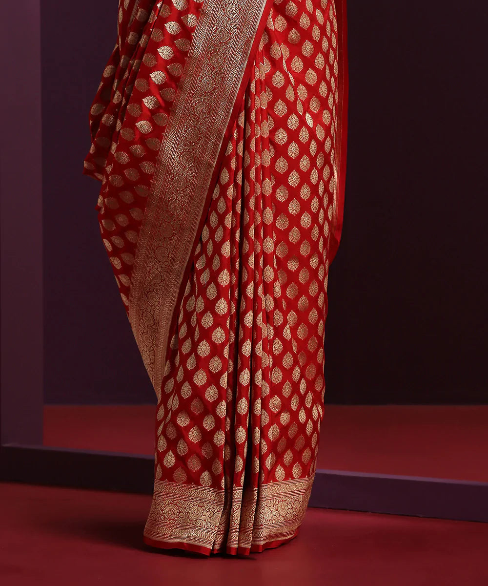 Handloom_Red_Pure_Katan_Silk_Banarasi_Saree_With_Mughal_Booti_WeaverStory_04