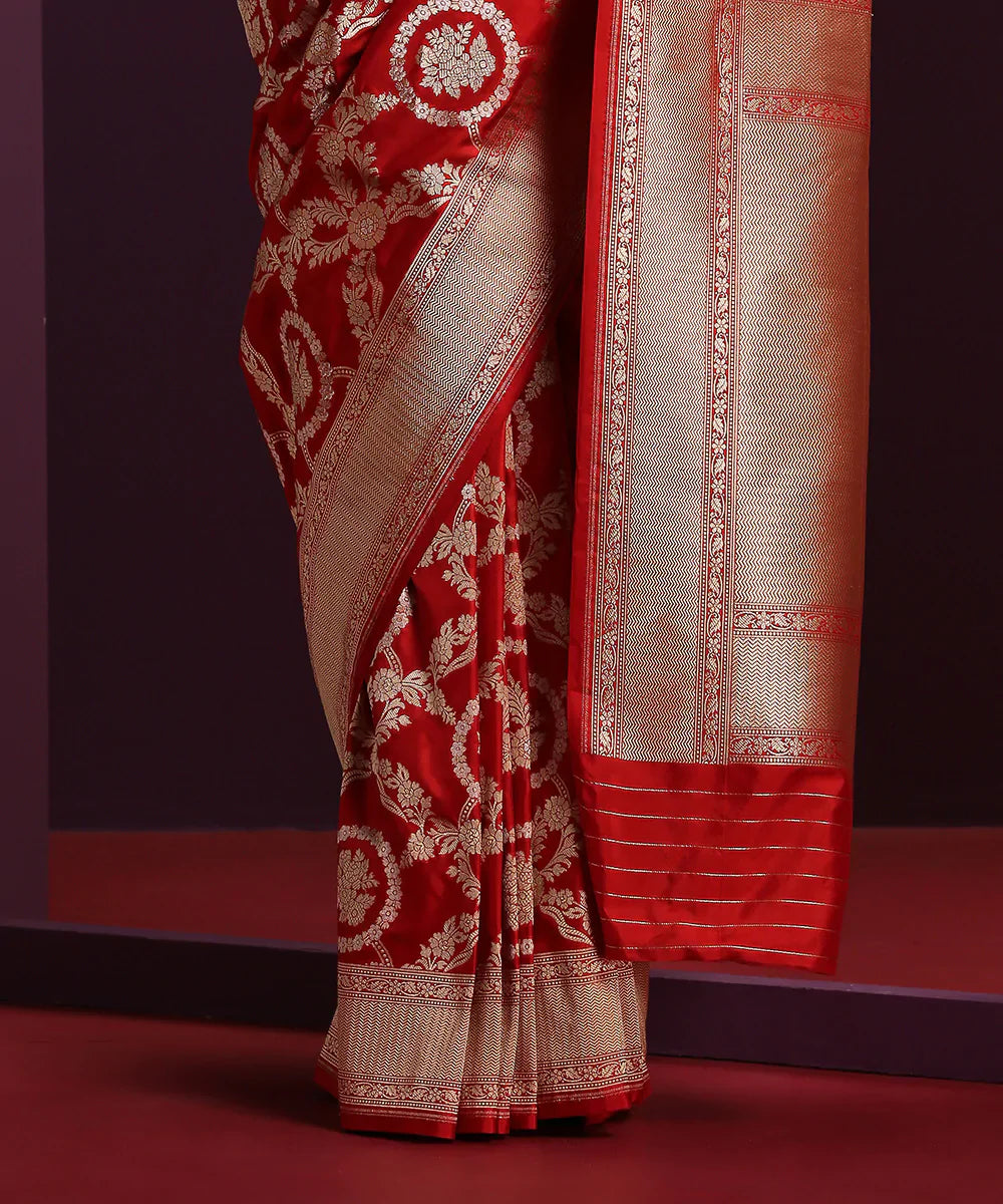 Handloom_Red_Pure_Katan_Silk_Banarasi_Saree_With_Zari_Jaal_WeaverStory_04